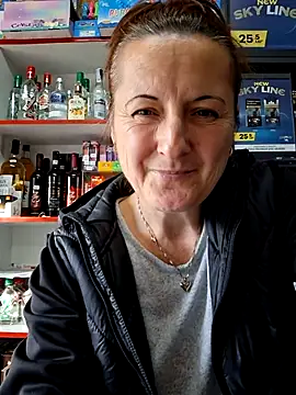 Snapshot of Fluturas2 chatting on 10.27.25 Fluturas2 online show from 10.27.25