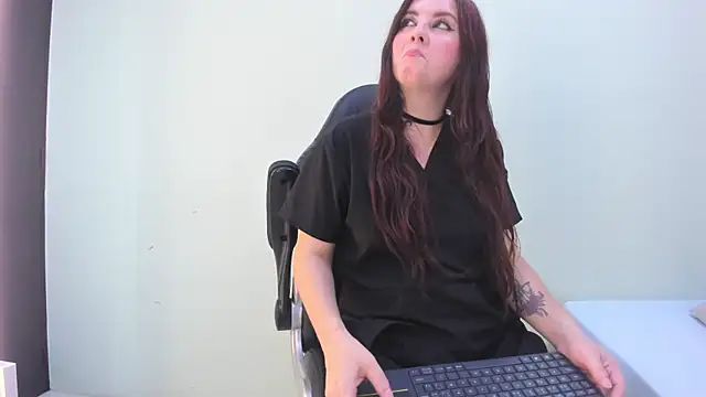 sophieturner mg online show from 07.14.26