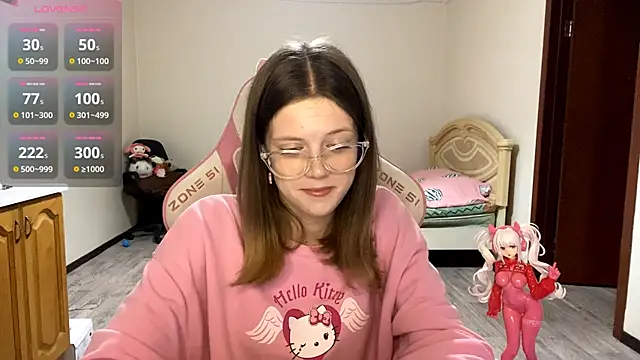 Snapshot of VibeQueenLucy chatting on 09.08.25 VibeQueenLucy online show from 09.08.25