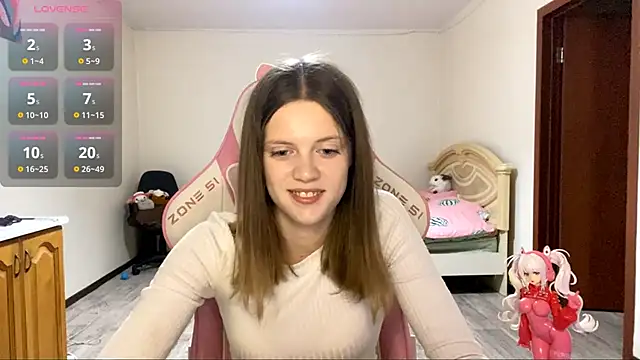 Snapshot of VibeQueenLucy chatting on 09.11.25 VibeQueenLucy online show from 09.11.25