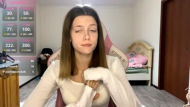 Snapshot of VibeQueenLucy chatting on 09.15.25 VibeQueenLucy online show from 09.15.25