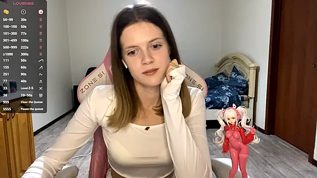 Snapshot of VibeQueenLucy chatting on 09.20.25 VibeQueenLucy online show from 09.20.25