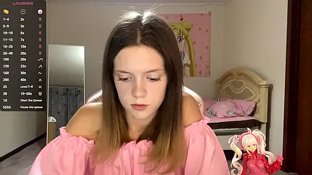 Snapshot of VibeQueenLucy chatting on 10.05.25 VibeQueenLucy online show from 10.05.25