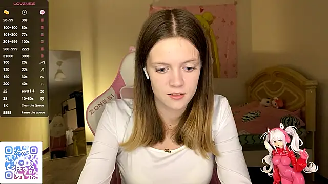 Snapshot of VibeQueenLucy chatting on 10.14.25 VibeQueenLucy online show from 10.14.25