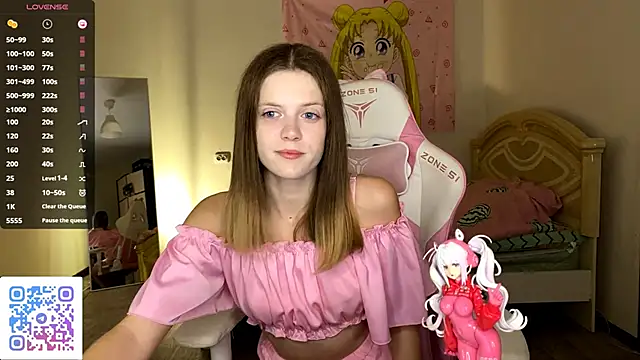 Snapshot of VibeQueenLucy chatting on 10.16.25 VibeQueenLucy online show from 10.16.25