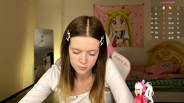 Snapshot of VibeQueenLucy chatting on 10.28.25 VibeQueenLucy online show from 10.28.25