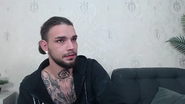 Snapshot of DanyelCarter chatting on 10.01.25 DanyelCarter online show from 10.01.25