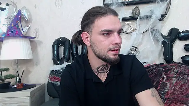 Snapshot of DanyelCarter chatting on 10.19.25 DanyelCarter online show from 10.19.25