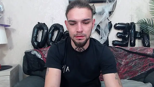 Snapshot of DanyelCarter chatting on 10.20.25 DanyelCarter online show from 10.20.25