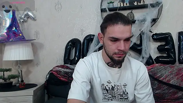 Snapshot of DanyelCarter chatting on 10.22.25 DanyelCarter online show from 10.22.25