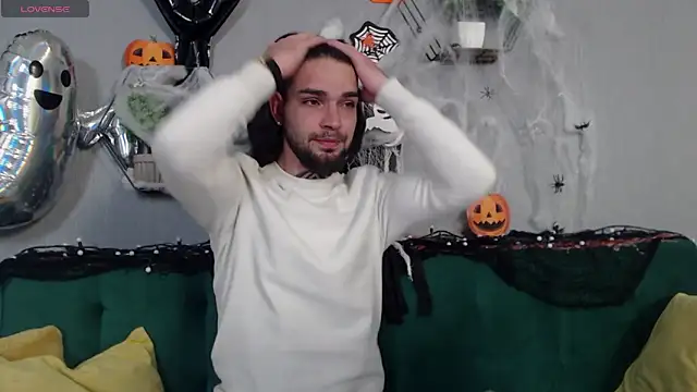 Snapshot of DanyelCarter chatting on 10.25.25 DanyelCarter online show from 10.25.25