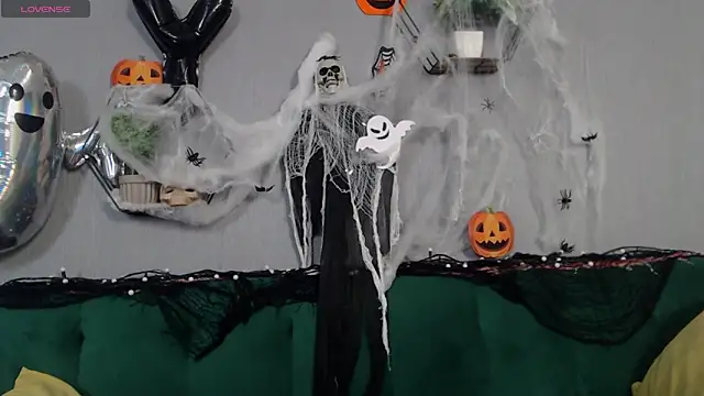 Snapshot of DanyelCarter chatting on 10.28.25 DanyelCarter online show from 10.28.25