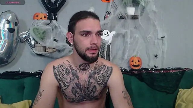 Snapshot of DanyelCarter chatting on 10.29.25 DanyelCarter online show from 10.29.25