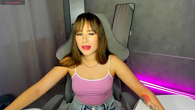 Snapshot of Amy_BaiLis chatting on 09.15.25 Amy BaiLis online show from 09.15.25