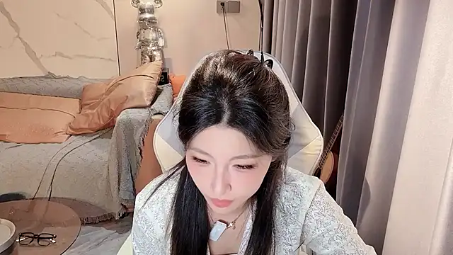 Snapshot of Lixinel-520 chatting on 11.19.25 Lixinel-520 online show from 11.19.25