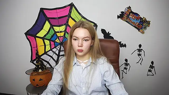 Snapshot of StellaLight chatting on 10.22.25 StellaLight online show from 10.22.25