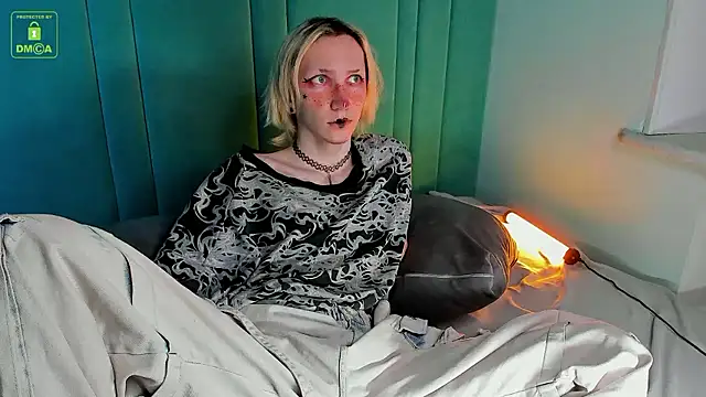 Snapshot of TrissHarper chatting on 10.08.25 TrissHarper online show from 10.08.25