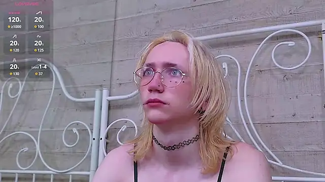 Snapshot of TrissHarper chatting on 10.31.25 TrissHarper online show from 10.31.25