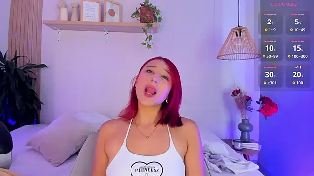 Cristalfoxy  online show from 12.13.25