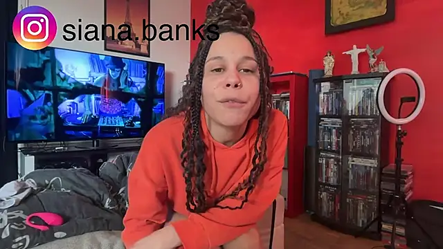 Snapshot of SianaBanks chatting on 10.27.25 SianaBanks online show from 10.27.25