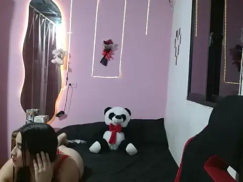 Snapshot of ScarlethG chatting on 09.25.25 ScarlethG online show from 09.25.25