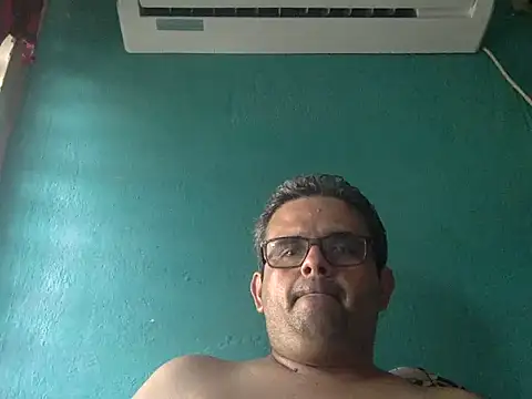 Snapshot of Katracho6969 chatting on 10.02.25 Katracho6969 online show from 10.02.25