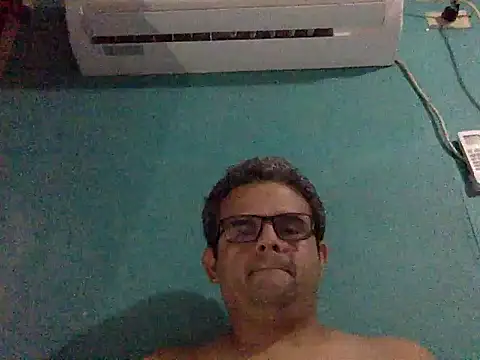 Snapshot of Katracho6969 chatting on 10.21.25 Katracho6969 online show from 10.21.25