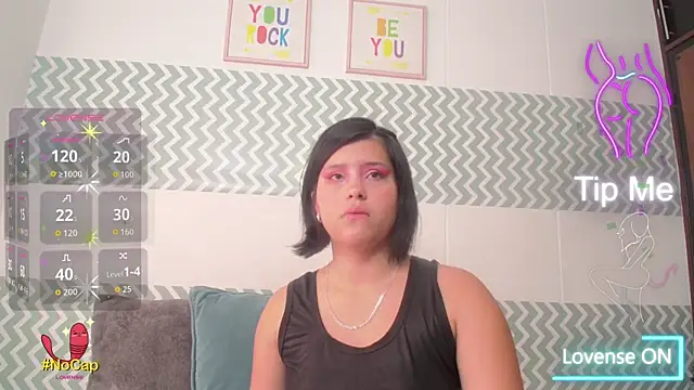 Snapshot of AmyBlue_ chatting on 10.16.25 AmyBlue  online show from 10.16.25