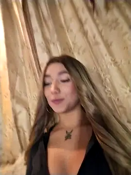 Snapshot of Ella_rr chatting on 09.21.25 Ella rr online show from 09.21.25