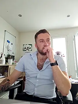 Snapshot of Keviios chatting on 09.18.25 Keviios online show from 09.18.25