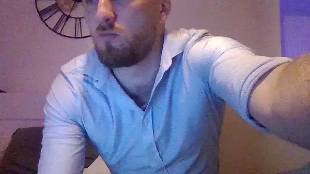 Snapshot of Keviios chatting on 10.23.25 Keviios online show from 10.23.25