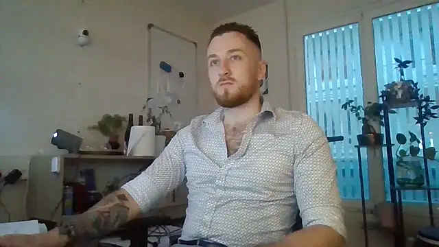 Snapshot of Keviios chatting on 10.25.25 Keviios online show from 10.25.25