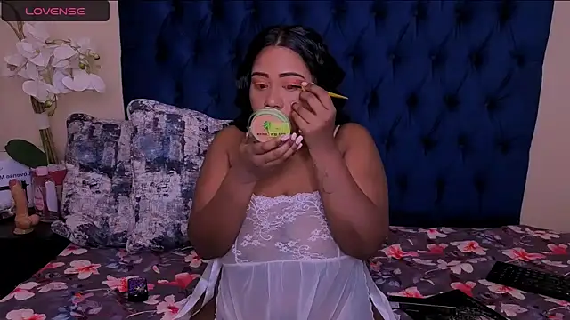 Snapshot of IndianSapphireX chatting on 10.27.25 IndianSapphireX online show from 10.27.25