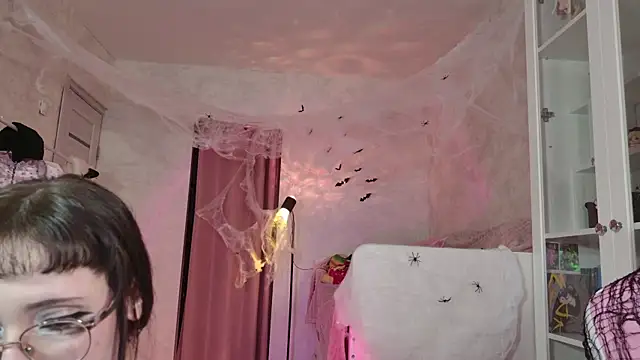 MiraJadee online show from 10.31.25