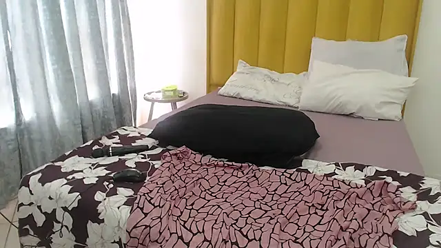 Snapshot of Bella_2025 chatting on 10.13.25 Bella 2025 online show from 10.13.25