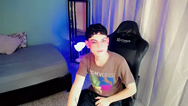 dilan hott  online show from 09.20.25