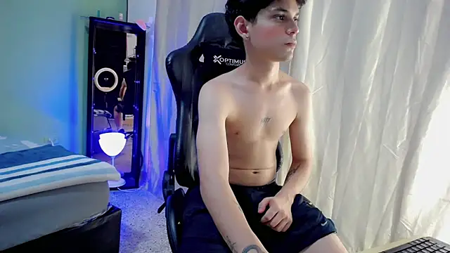 dilan hott  online show from 10.14.25