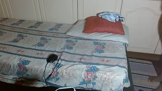 Snapshot of xfoxybrownxx chatting on 09.19.25 xfoxybrownxx online show from 09.19.25