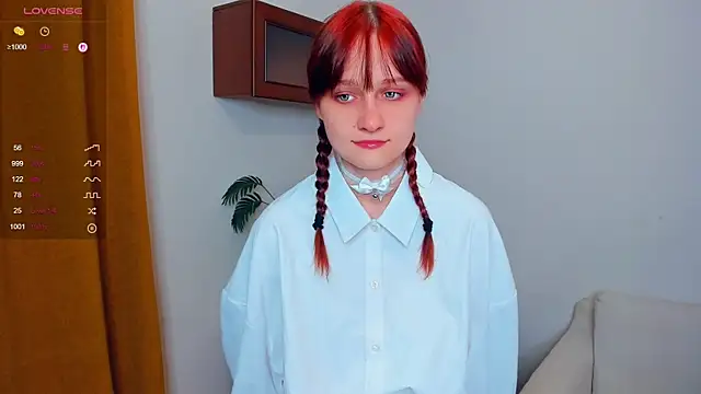 Snapshot of KatyKufel chatting on 09.24.25 KatyKufel online show from 09.24.25