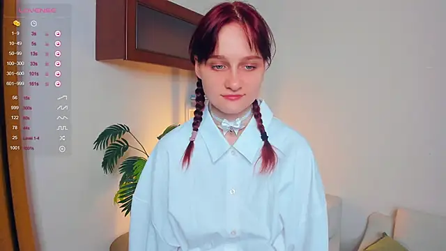 Snapshot of KatyKufel chatting on 10.03.25 KatyKufel online show from 10.03.25