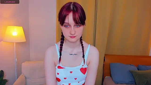 Snapshot of KatyKufel chatting on 10.18.25 KatyKufel online show from 10.18.25