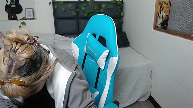 Amnesia  online show from 09.23.25