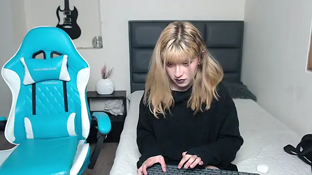 Amnesia  online show from 10.27.25