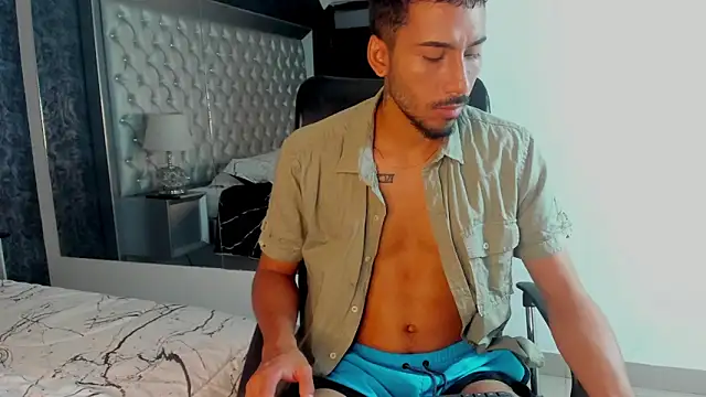 Snapshot of JhosuaCollins_ chatting on 09.10.25 JhosuaCollins  online show from 09.10.25