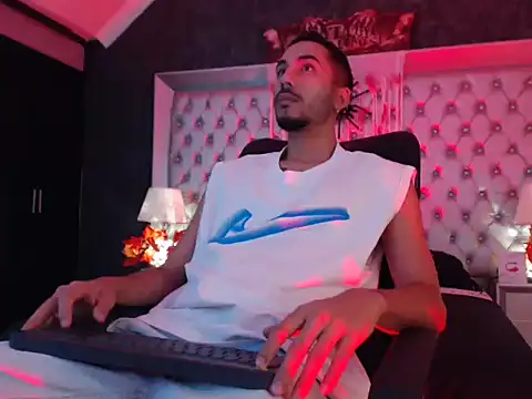 Snapshot of JhosuaCollins_ chatting on 10.20.25 JhosuaCollins  online show from 10.20.25