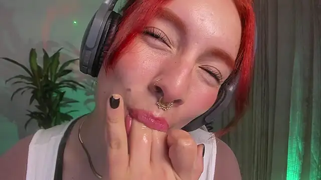 Snapshot of bri_von_dhara__ chatting on 10.18.25 bri von dhara   online show from 10.18.25