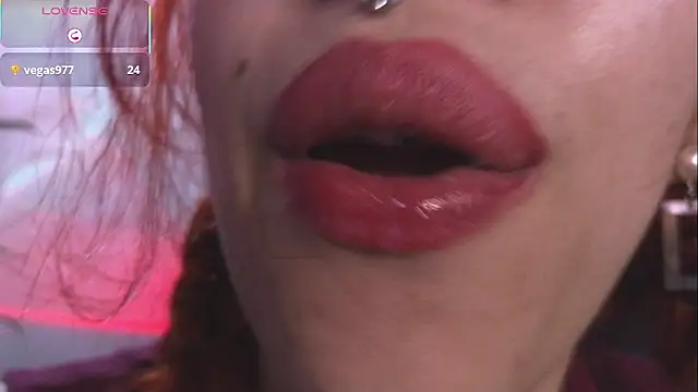 Snapshot of bri_von_dhara__ chatting on 11.17.25 bri von dhara online show from 11.17.25