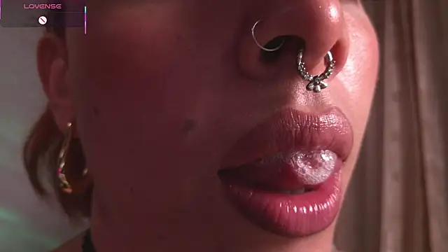 Snapshot of bri_von_dhara__ chatting on 12.18.25 bri von dhara online show from 12.18.25