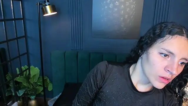 Snapshot of aliceandsia chatting on 09.17.25 aliceandsia online show from 09.17.25