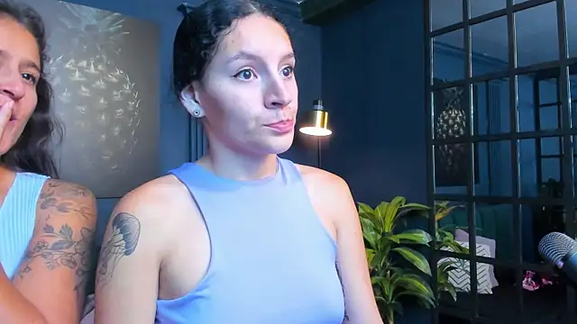 Snapshot of aliceandsia chatting on 10.06.25 aliceandsia online show from 10.06.25